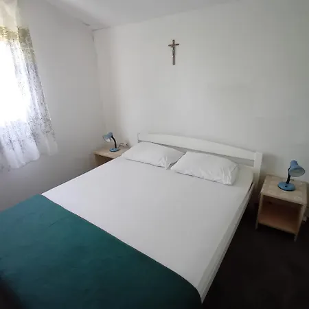 Emanuel Apartment